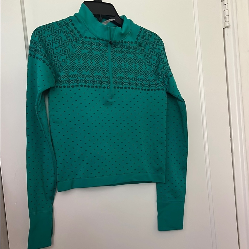 NWT DSG GREEN  Patterned Long Sleeve Pullover size: M